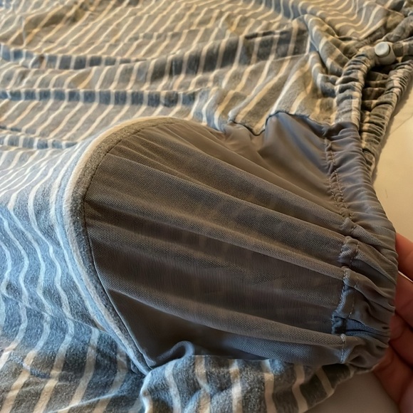 Skip Hop Grab & Go Hide & Chic Nursing Scarf - Picture 6 of 8